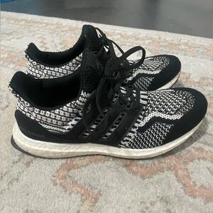 Adidas Women’s 7.5 PrimeBlue UltraBoost Knit